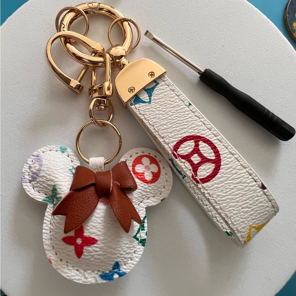 NWOT-Leather Mouse Tassel & Wrist Strap Keychain